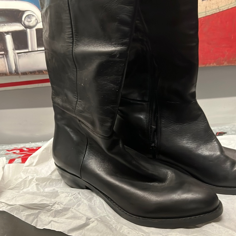 Women’s knee-high black leather boots